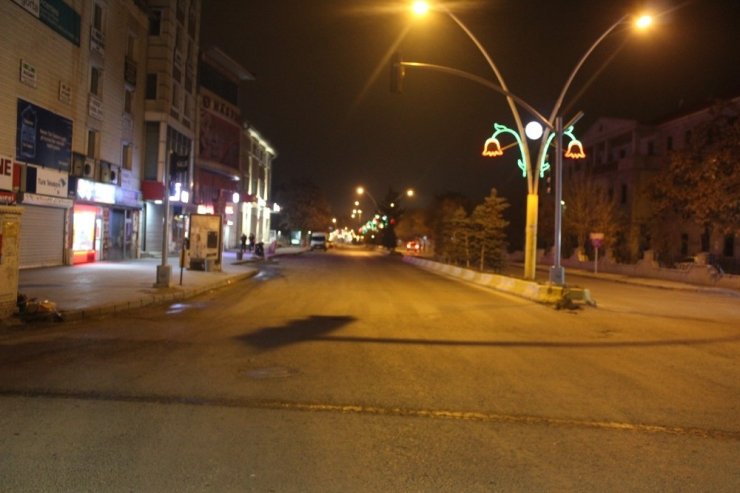 Ağrı’da Cadde Ve Sokaklarda Sessizlik Hakim