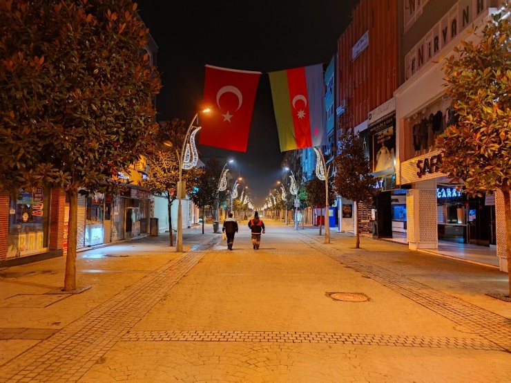 Sakarya’da Sokaklar Sessizliğe Büründü