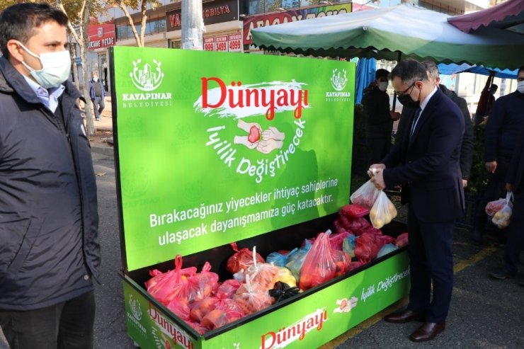 Pazarda İhtiyaç Sahiplerine Ücretsiz Sebze Meyve Desteği