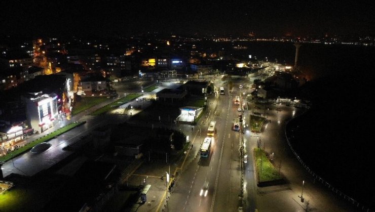 İstanbul’da 56 Saatlik Kısıtlama Başladı: Meydanlar Sessizliğe Büründü