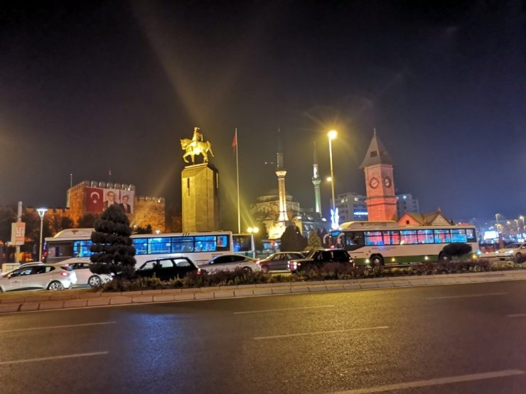 Kısıtlamaya Dakikalar Kala Alışveriş Yoğunluğu