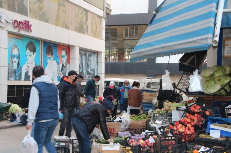 Kısıtlamalara Saatler Kala Alıveriş Çılgınlığı Yaşandı