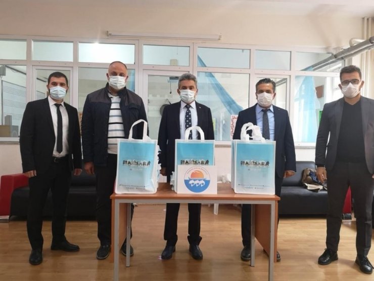 Marmara Belediyesi’nden 80 Öğrenciye Tablet