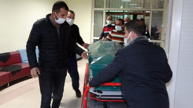 Kamyonetinin Altında Kalan Adam Hayatını Kaybetti