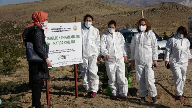 Fedakar Sağlık Kahramanları İçin Hatıra Ormanına Fidan Dikildi