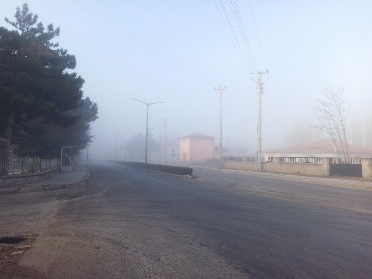 Şuhut’ta Sisli Hava Etkili Oldu