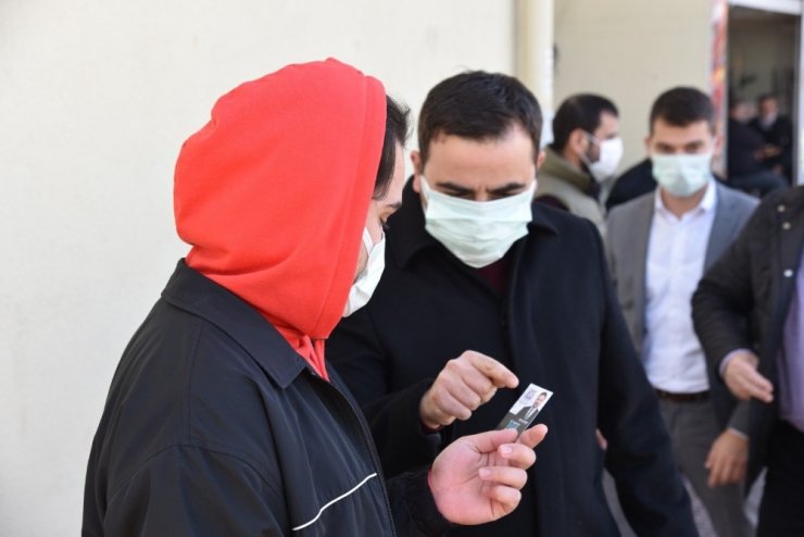 Başkan Özlü’den Gençlere İnternet Hediyesi