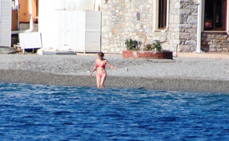 Yasak Bile Denize Girmelerine Engel Olamadı