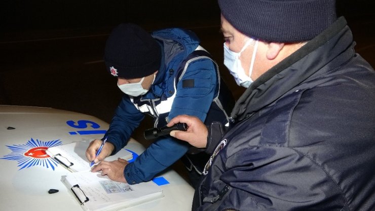 Kısıtlamada Hastaneye Gidiyoruz Dediler, Uyuşturucu Madde İle Yakalandılar