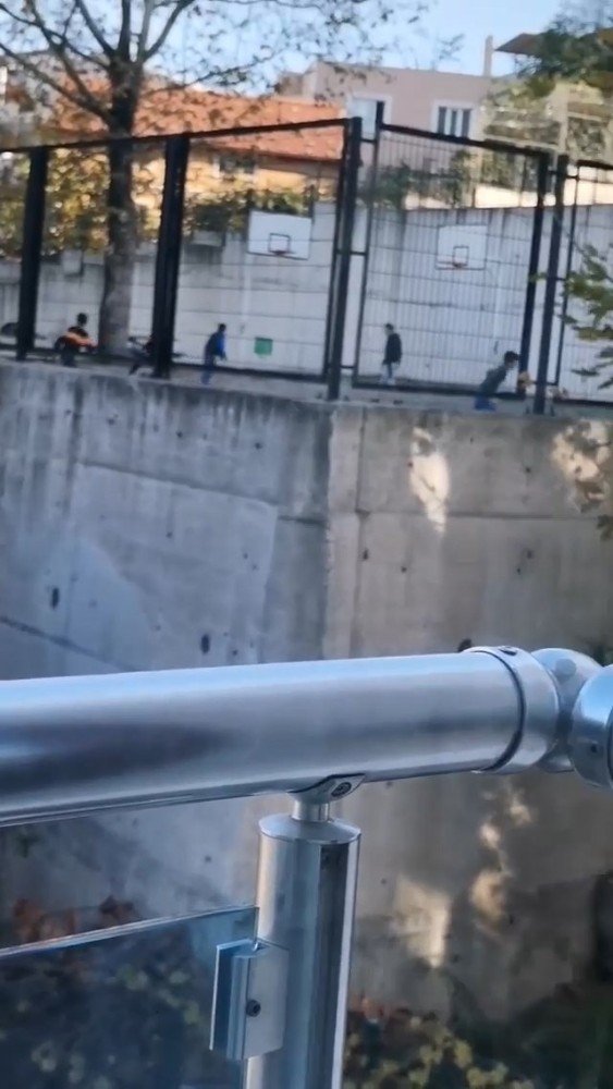 Bursa’da Çocuklar Kısıtlamada Polisi Görünce Böyle Saklandı