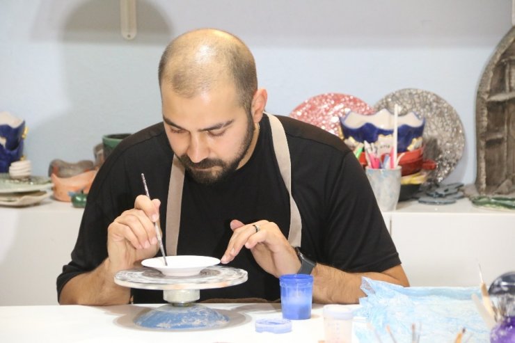 Seramik Sanatı İçin Profesyonel Futbolu Bıraktı