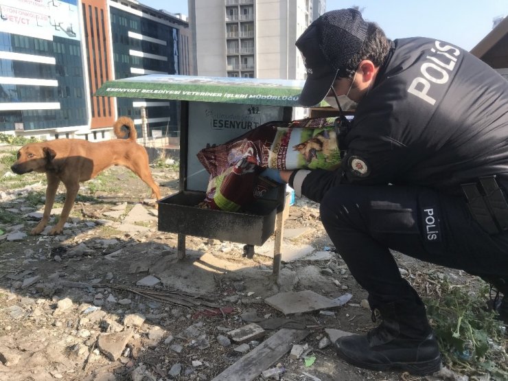 Esenyurt’ta Kısıtlamada Polisten Örnek Davranış