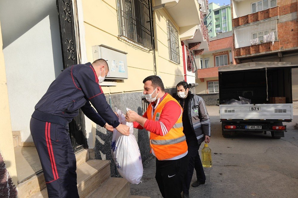 Şehitkamil’den Pandemi Mağduru Esnafa Gıda Desteği