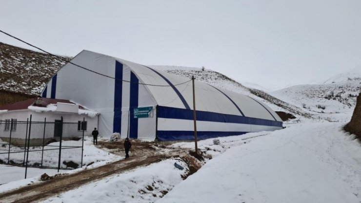 Esendere Beldesi İlk Kez Bir Kapalı Halı Sahasına Kavuştu