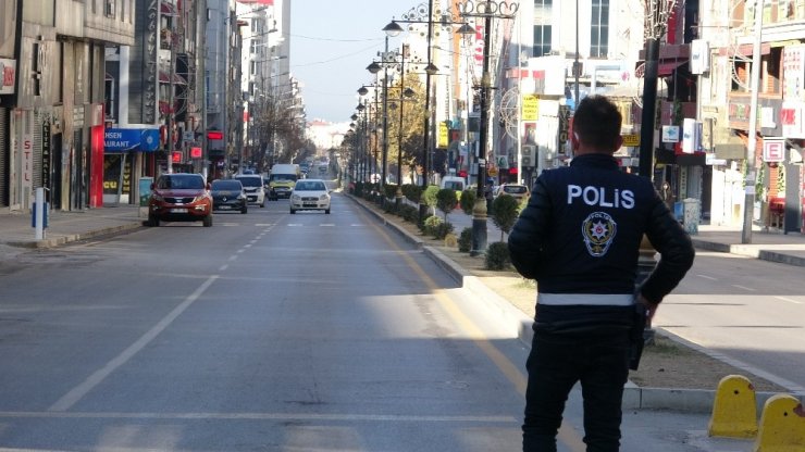 Kısıtlamanın İlk Gününde Van’da Sessizlik Hakim Oldu