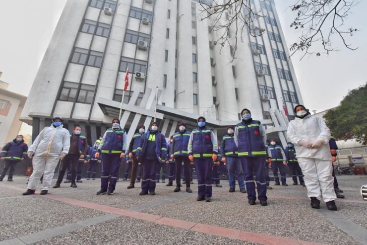 Karesi’nin Pandemı Savaşçıları Sokakları Temizledi