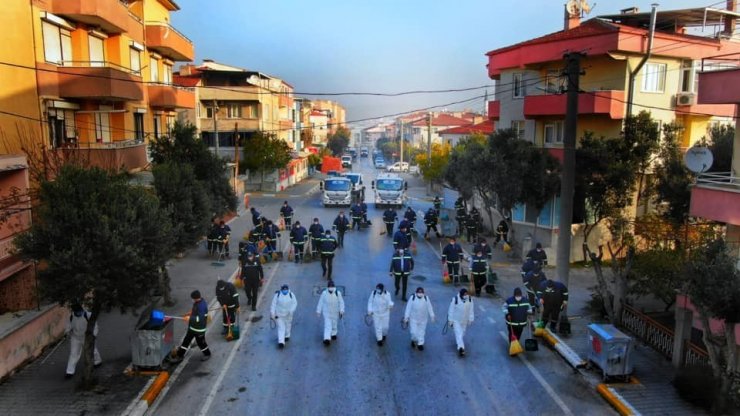Karesi’nin Pandemı Savaşçıları Sokakları Temizledi
