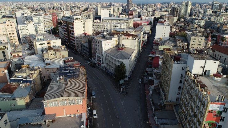Adana’da Caddeler Boşaldı, Kent Hayalet Şehre Döndü