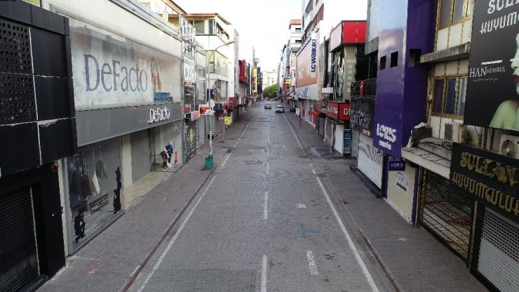 Adana’da Caddeler Boşaldı, Kent Hayalet Şehre Döndü