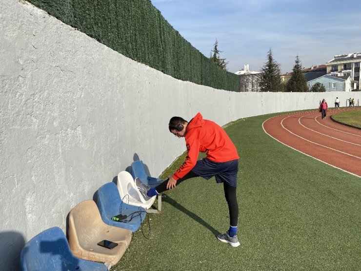 Kısıtlama İzninde Sokağa Spor Yapmak İçin Çıkıyor