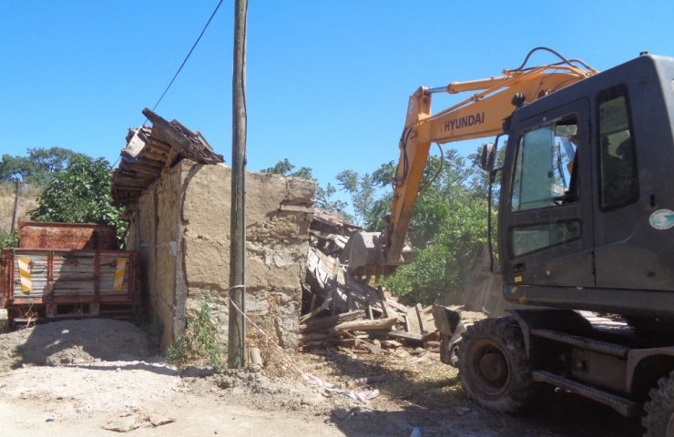 Osmangazi’de Tehlike Arz Eden Metruk Bina Yıkıldı