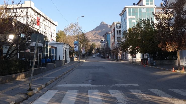 Tunceli’de Sokaklar, Bomboş Kaldı