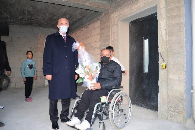 Başkan Akman, Engelli Vatandaş İçin Asansör Yaptı