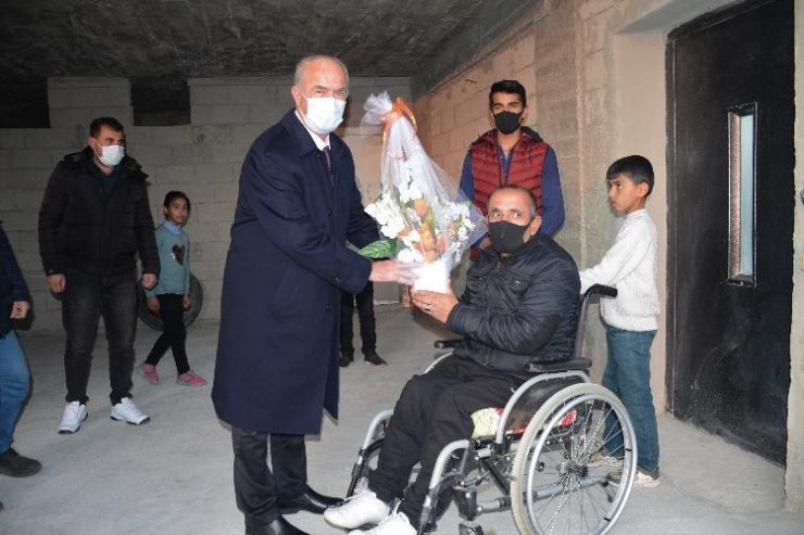 Başkan Akman, Engelli Vatandaş İçin Asansör Yaptı
