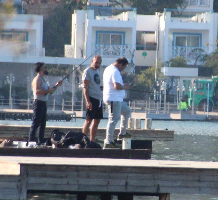 Maske Yok Mesafe Yok, Kısıtlamaya Uymadılar Balık Tutmaya Çıktılar