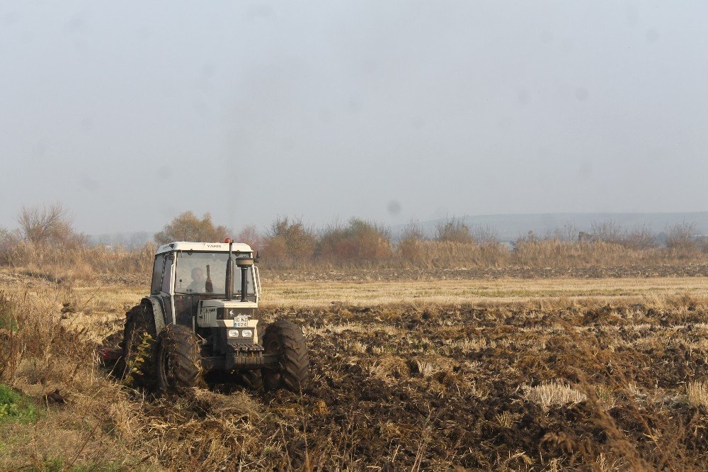 Çiftçiler Ve Çobanlar Kısıtlamada Çalıştı