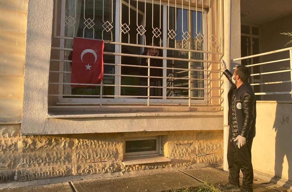 Kartepe’de Evinden Çıkamayan Vatandaşların İhtiyaçlarına Koşuluyor
