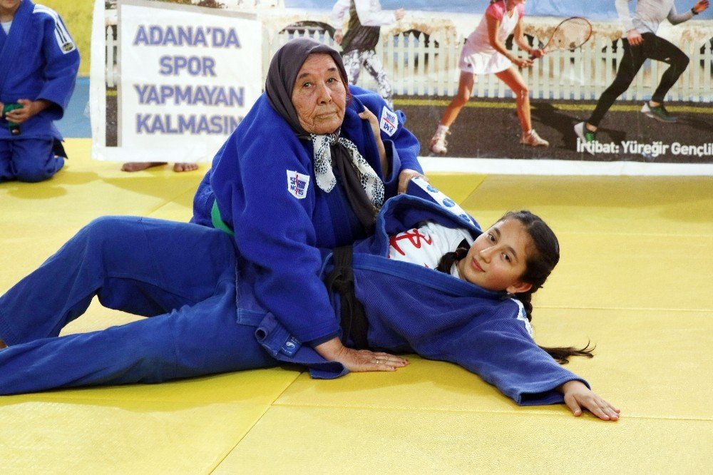 82 Yaşındaki Judocu Nine Korona Virüse Yenildi