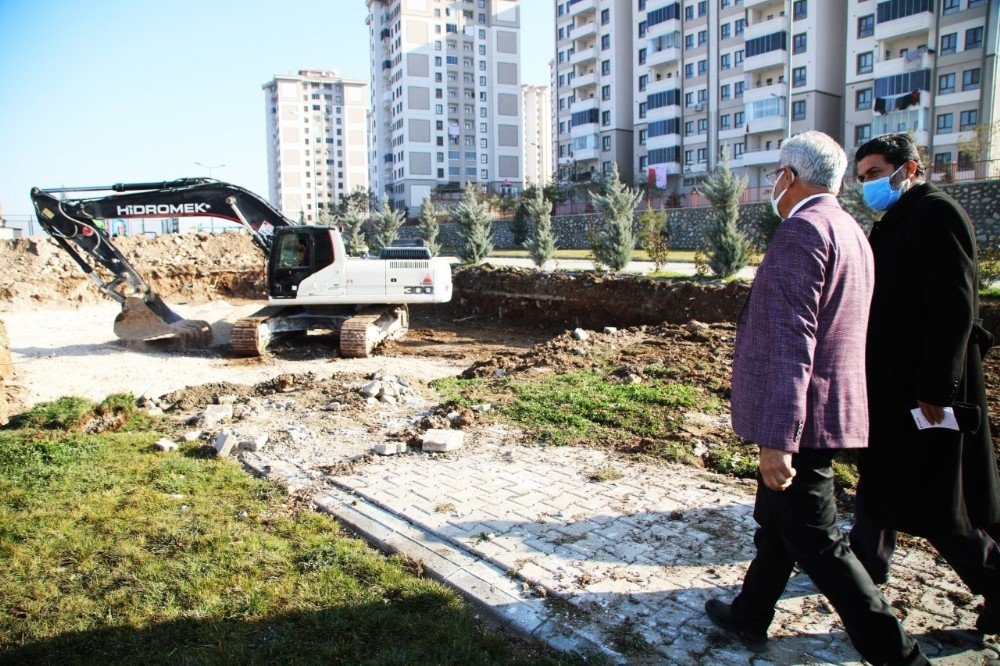 Battalgazi Semt Kütüphanesi İçin İlk Kazma Vuruldu