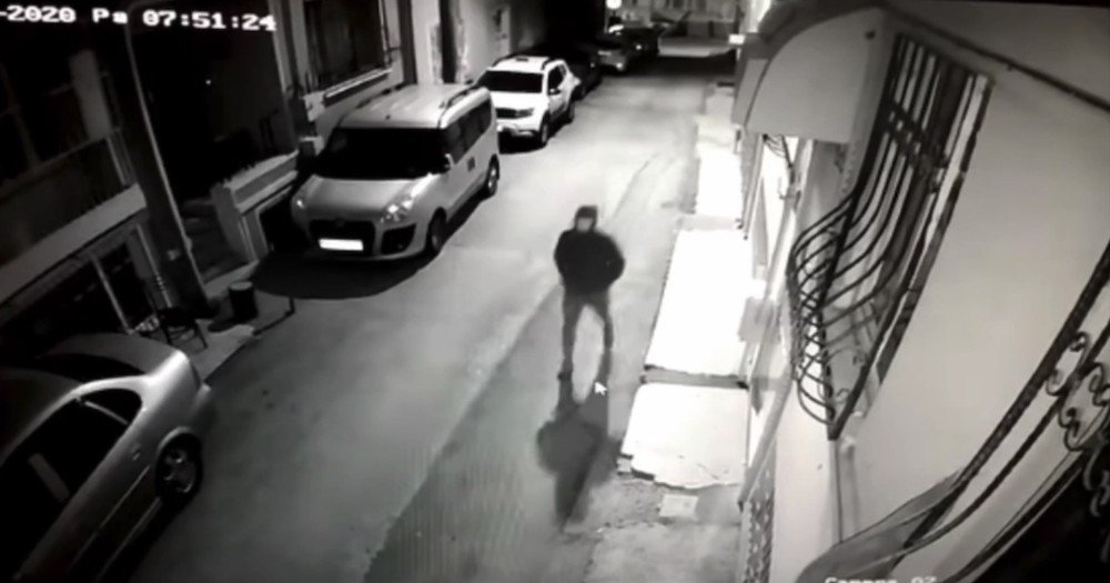 4 Dakika İçinde Motosikleti Çalan Hırsız, Kamerada