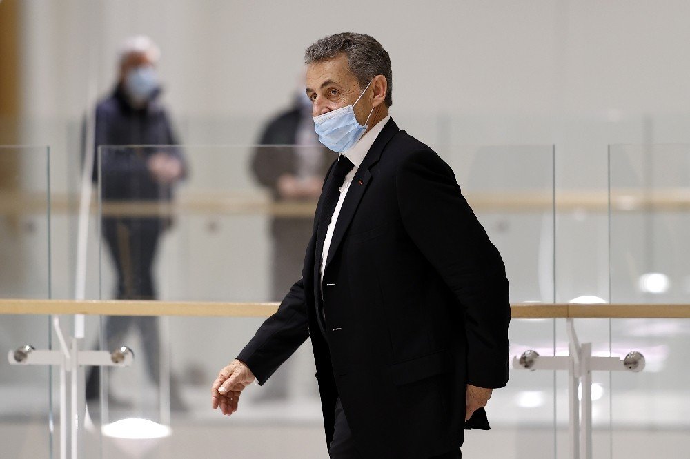 Hakim Karşısına Çıkan Sarkozy Yolsuzluk Suçlamalarını Reddetti