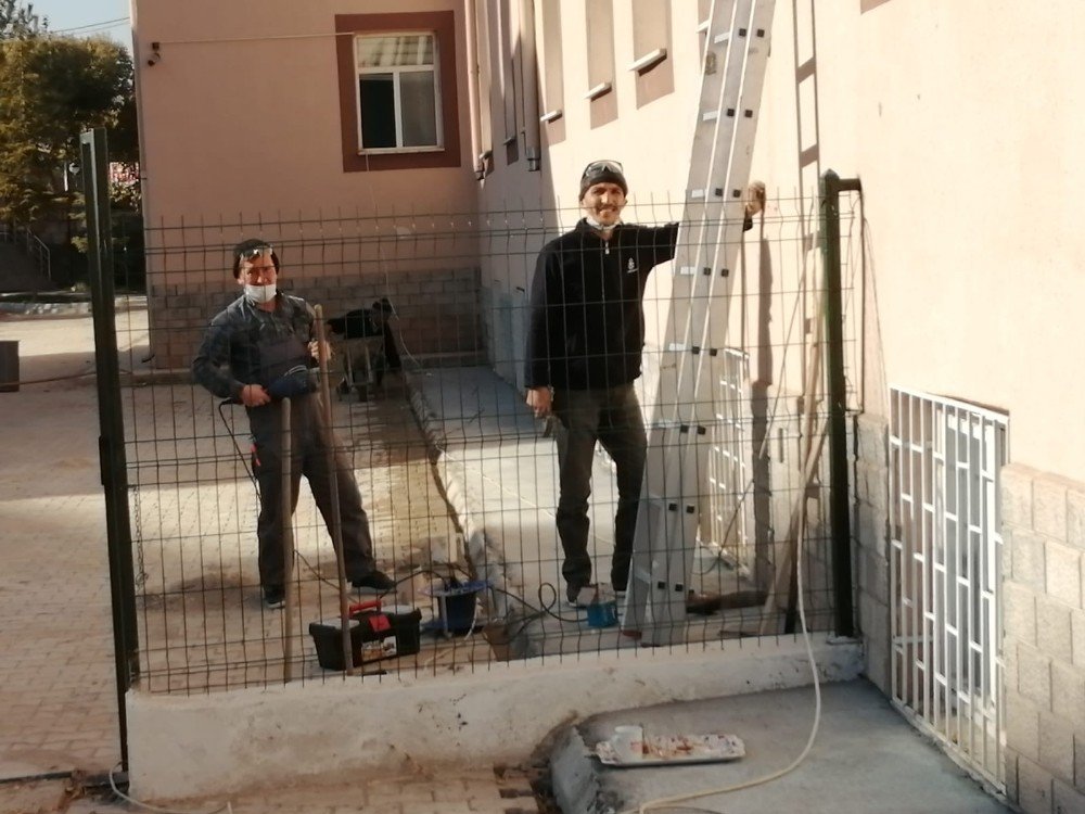 Okullardaki Çalışmalar Pandemiye Rağmen Sürüyor