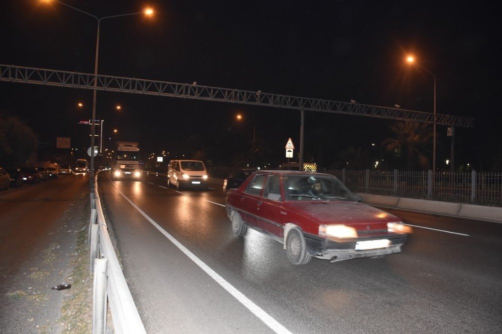 İzmir’de 56 Saatlik Kısıtlamanın Ardından Caddeler Hareketlendi
