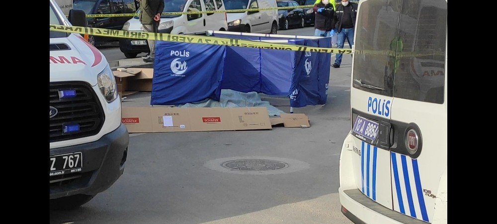 Bursa’da Karşıdan Karşıya Geçmek İsteyen Yaşlı Kadına Kamyon Çarptı