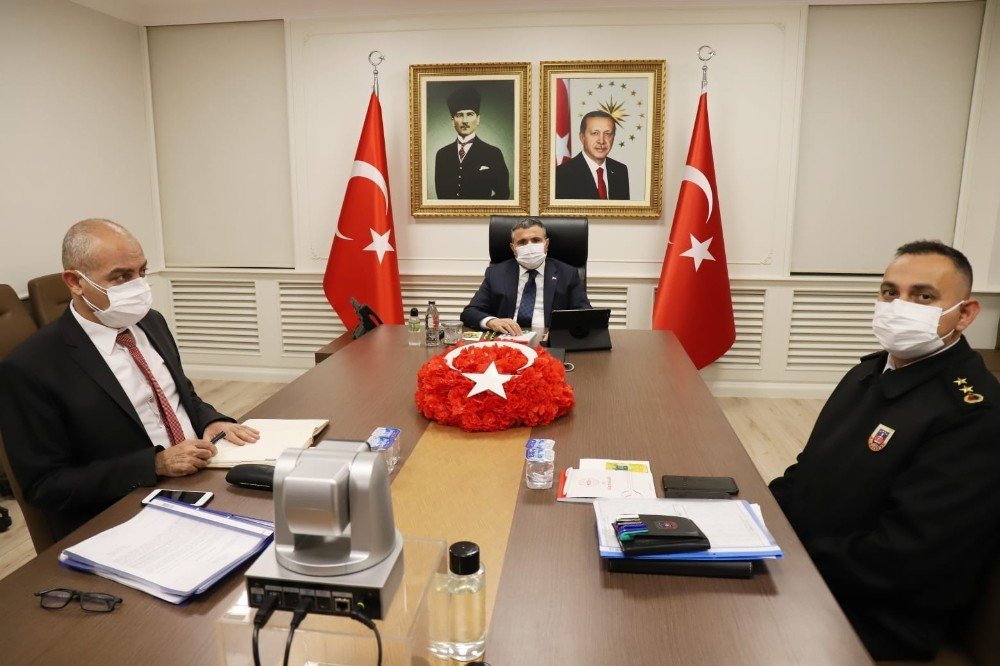 Vali Atay, Korona Virüs Tedbirleri Değerlendirme Toplantısına Katıldı