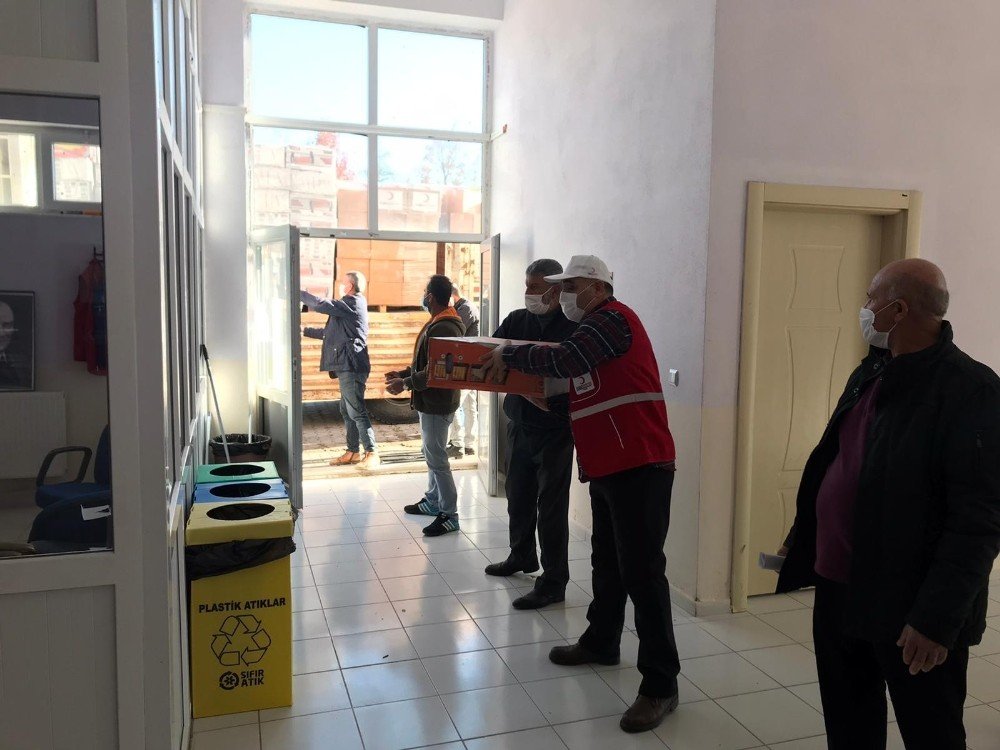 Tuncelili Depremzedelere Isıtıcı Ve Hijyen Paketi Desteği