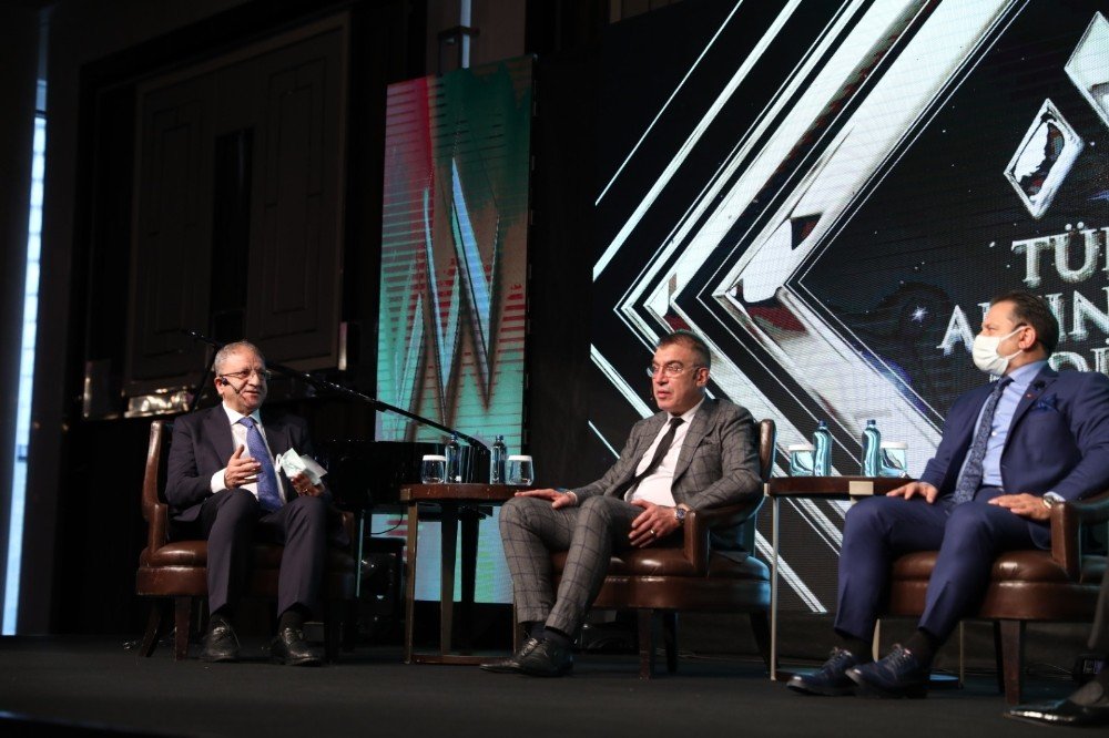 Şahin Kırbıyık’ın Çevreci Okul Projesine Ödül