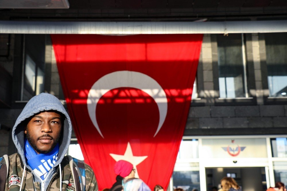 10 Bin Yabancı Öğrencinin Eğitim Gördüğü Kbü’den "ırkçılığa" Tepki