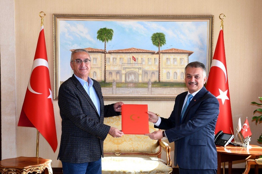 Finikeli Hayırseverden Eğitime Çifte Katkı
