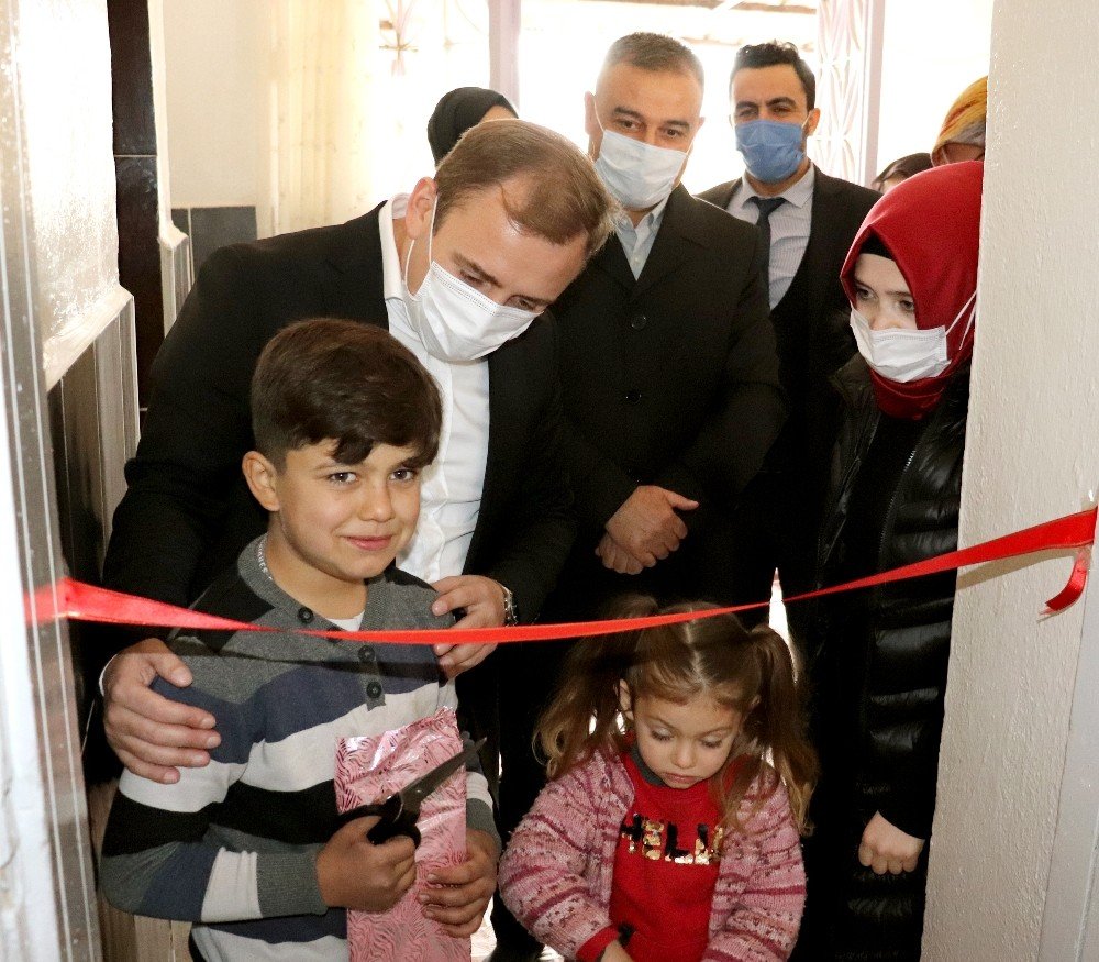 Araban Kaymakamlığı Öksüz Ve Yetimlerin Yüzünü Güldürmeye Devam Ediyor