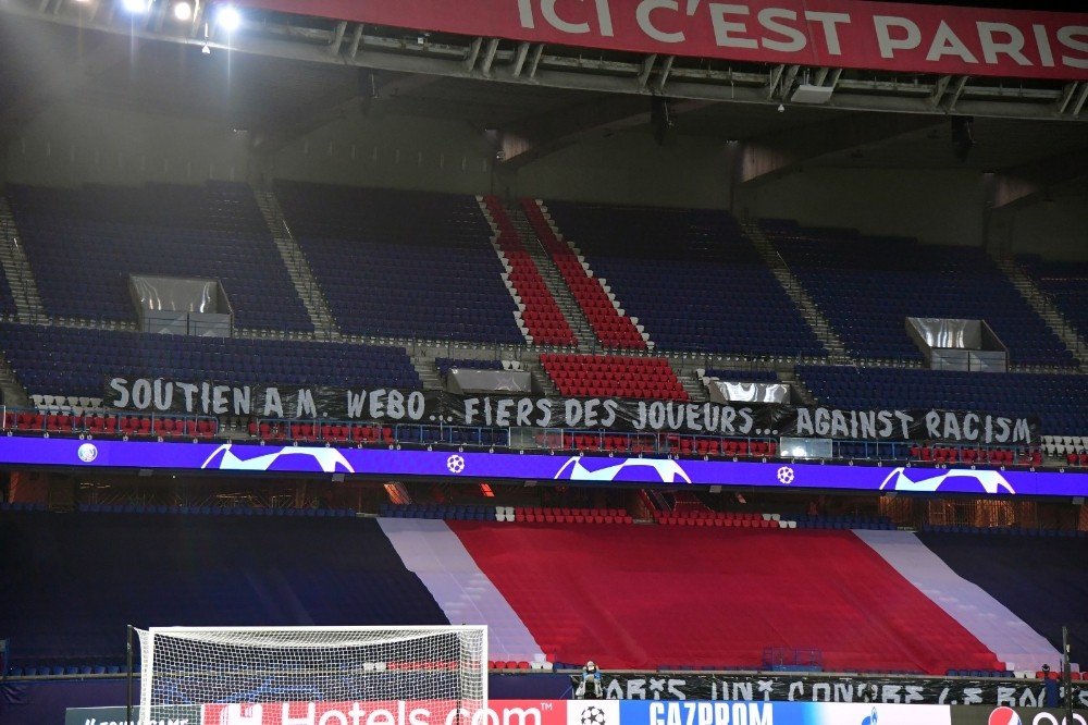 Parc Des Princes’e Irkçılık Karşıtı Pankartlar Asıldı