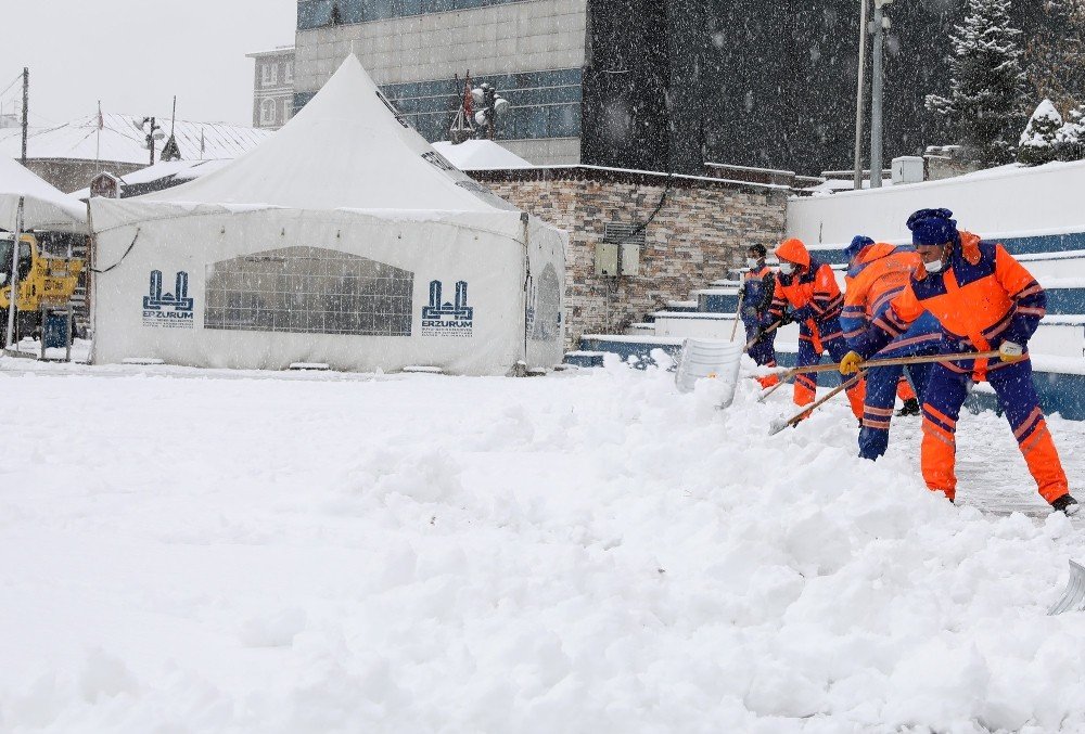 Büyükşehir’in Kar Timleri İş Başında