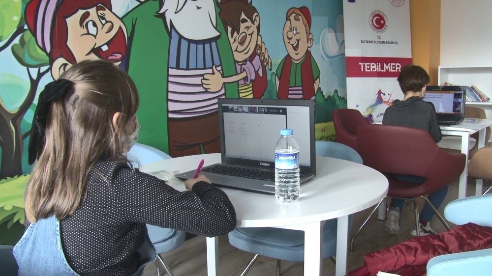 Sultanbeyli’deki Tematik Bilgi Merkezleri, Öğrenciler İçin Eba Destek Noktalarına Dönüştürüldü