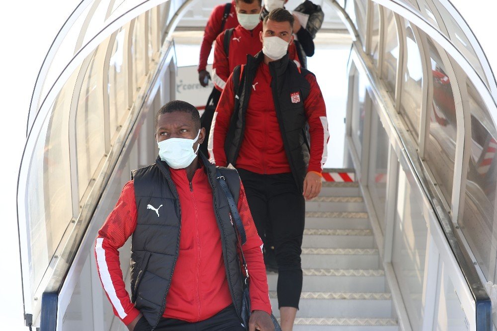 Sivasspor, Maccabi Maçı İçin İsrail’e Ulaştı