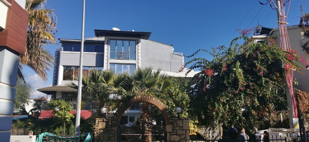 Yıkım Kararı Çıkan Apart Otel Boşaltılıyor