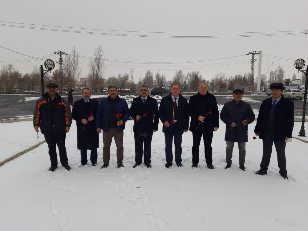 Azerbaycan’dan Getirilen Toprak Soltan Bey Paşabayoğlu’nun Mezarına Döküldü